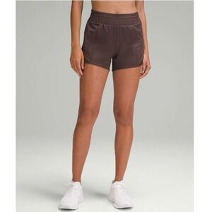 NWT Lululemon Hotty Hot High Rise Short 4" Lined - Espresso, size 8